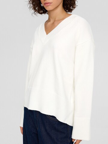 Bershka Sweater in White