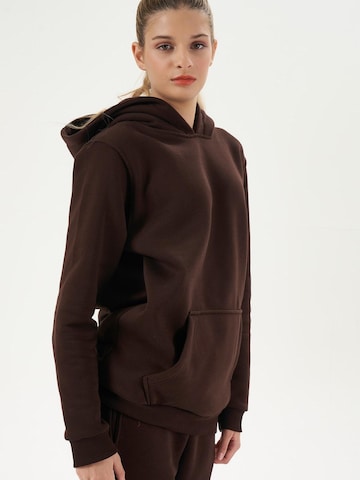 LOUIS LECLER Sweatshirt 'Nora' in Braun