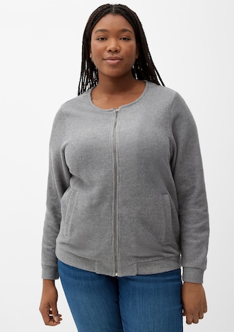 TRIANGLE Zip-Up Hoodie in Grey: front