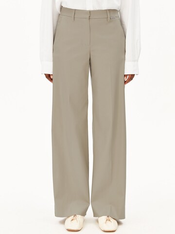 ARMEDANGELS Regular Trousers in Green: front