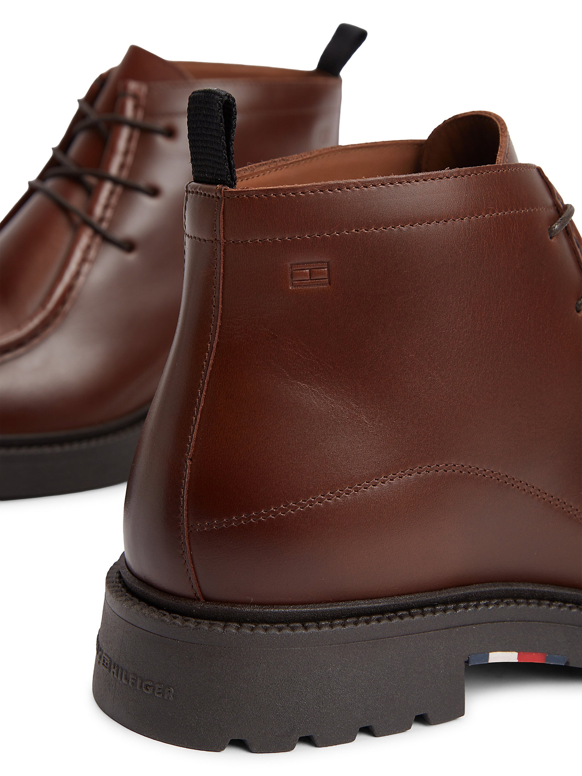 TOMMY HILFIGER Chukka Boots in Brown