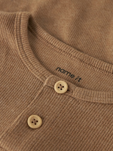 T-Shirt 'NMMKAB' NAME IT en marron