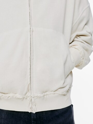 Hanorac de la Pull&Bear pe bej