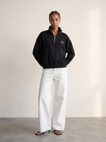 ARMIE Sweatshirt 'The Charlie Half-Zip Sweatshirt' in Black