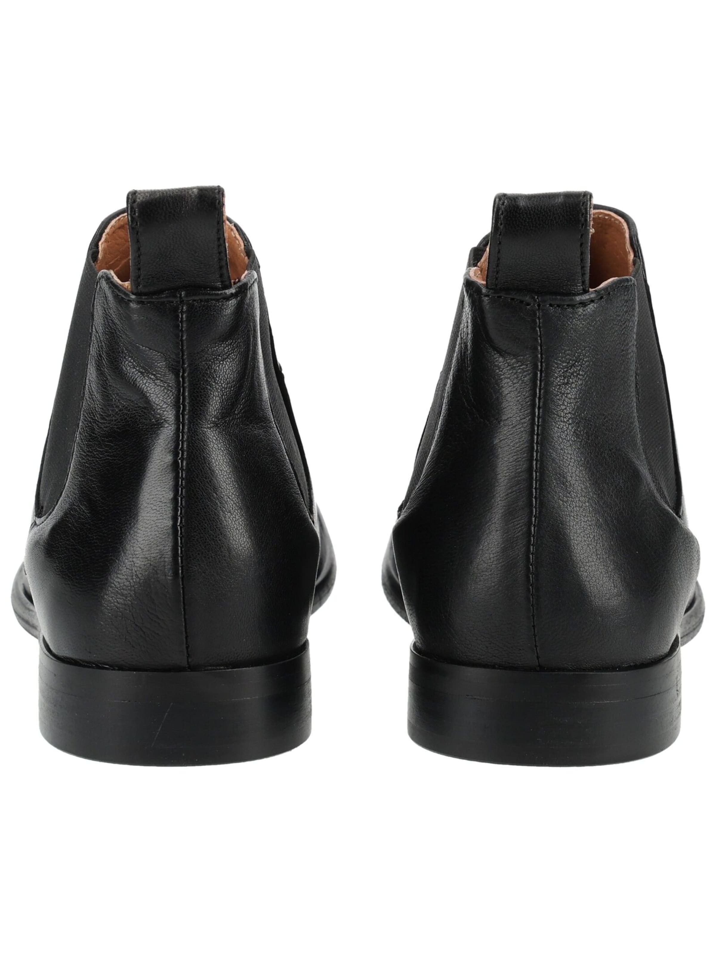 PAVEMENT Chelsea Boots in Black
