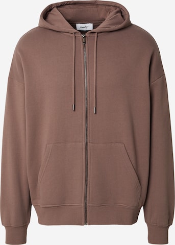 everly® - Sudadera con cremallera en marrón: frente