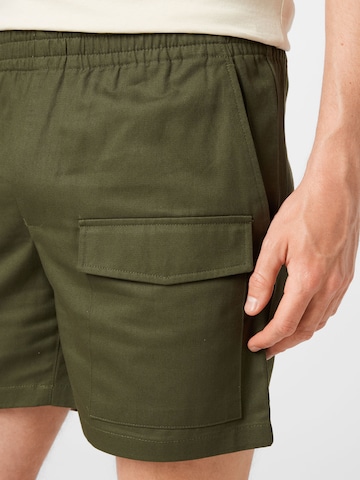 BURTON MENSWEAR LONDON Regular Shorts in Grün