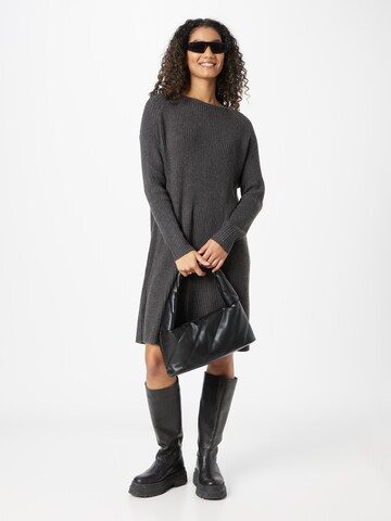 Robes en maille 'ONLFia Katia' ONLY en gris