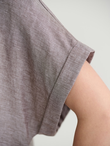 TATUUM - Blusa en marrón