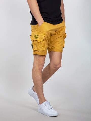 Regular Pantalon cargo ALPHA INDUSTRIES en jaune