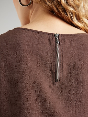 ONLY - Blusa 'ONLVIC' en gris