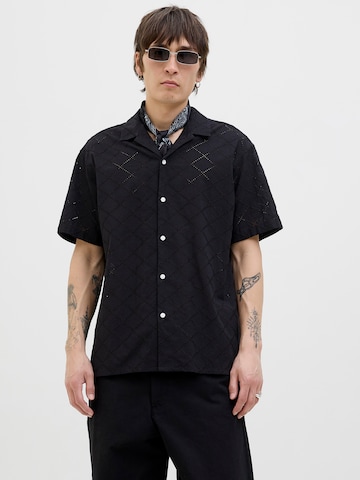 JACK & JONES - Ajuste confortable Camisa 'JORSUMMER LUKE' en negro: frente