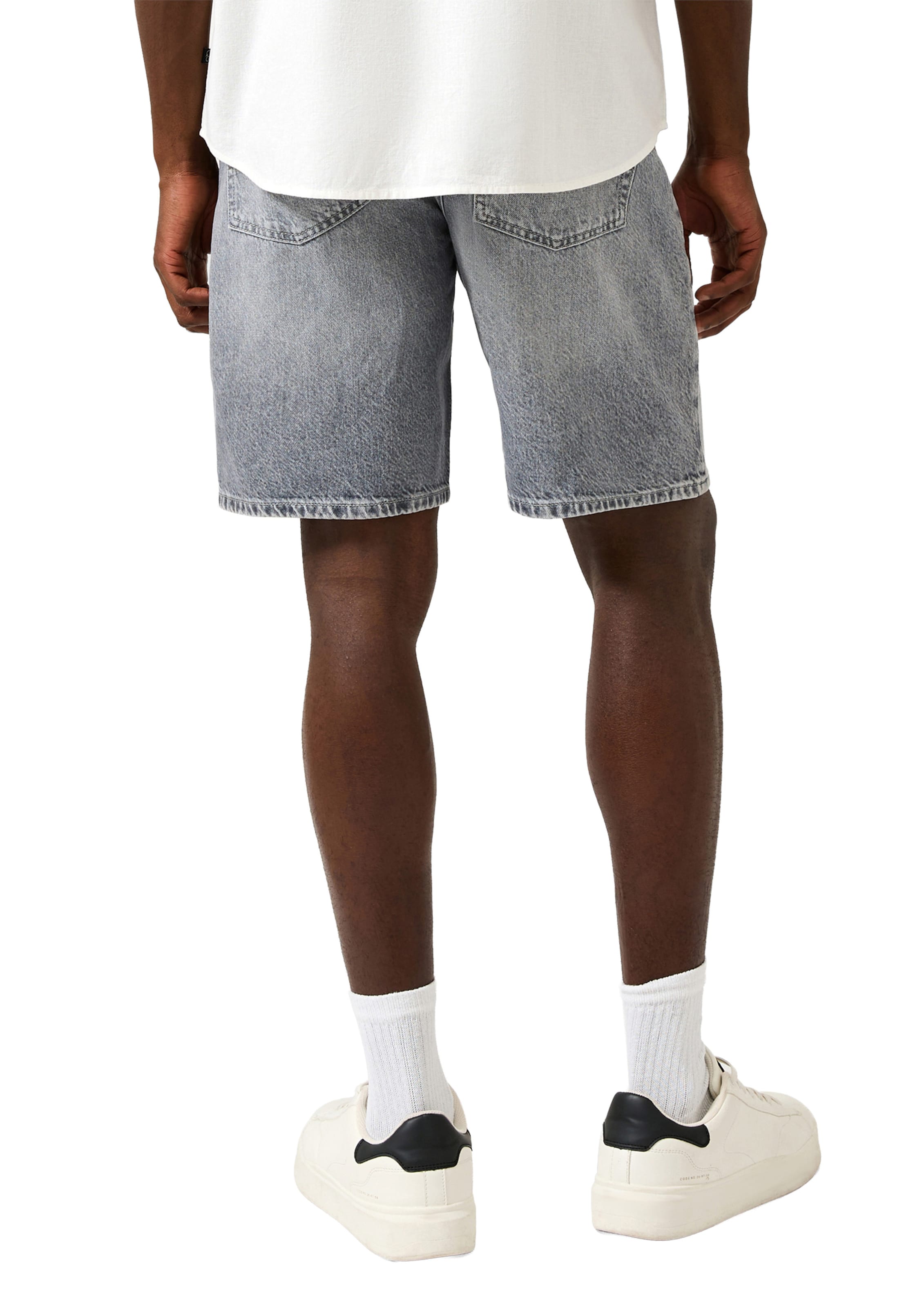 QS Regular Jeans-Bermuda in Grau