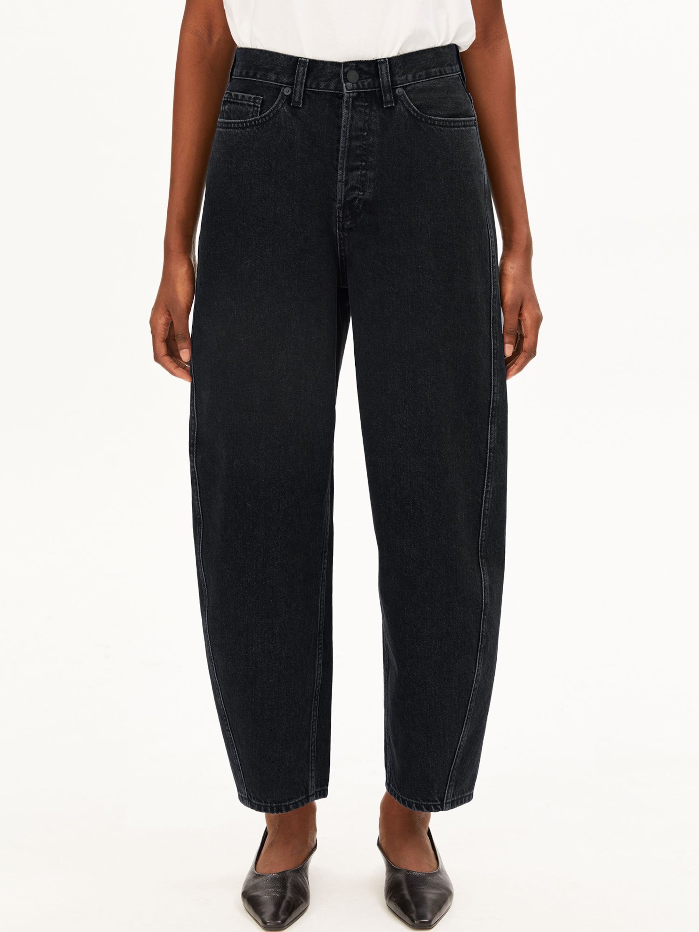 ARMEDANGELS Loosefit Jeans 'BAARLY' in Zwart