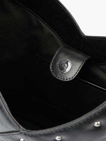 Scalpers Schultertasche 'Eyelet' in Schwarz