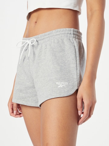 Reebok Regular Shorts in Grau