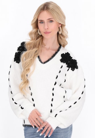IZIA Sweater in White: front