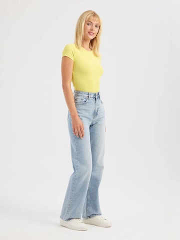 Hiccup Shirt 'Crop Top' in Yellow