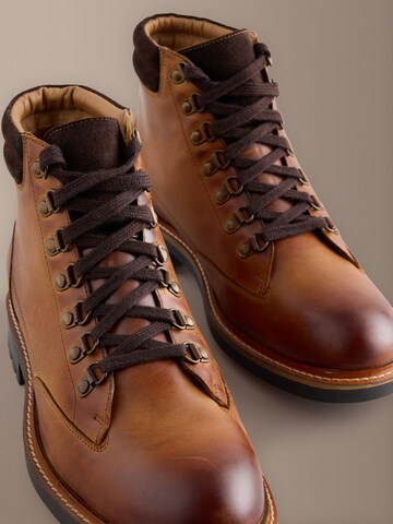Boots stringati di Next in marrone