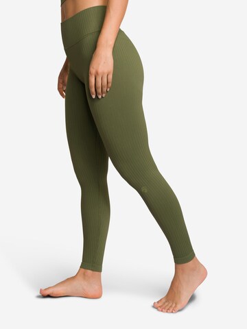 OCEANSAPART - Skinny Calças de desporto 'Elodie' em verde