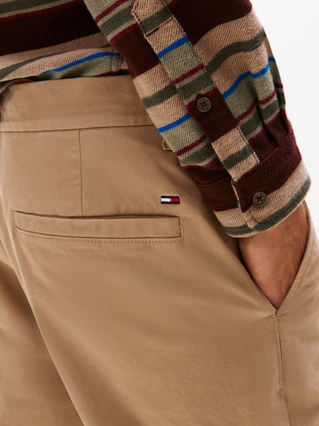 Regular Pantalon chino 'AUSTIN' Tommy Jeans en gris