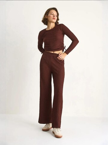 Pantalons de tailleur Bianco Lucci en marron : devant