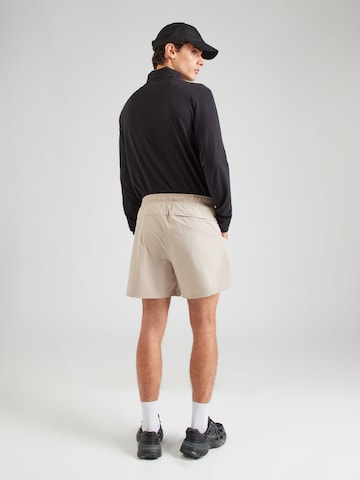 On regular Sportsbukser '5" Core' i beige