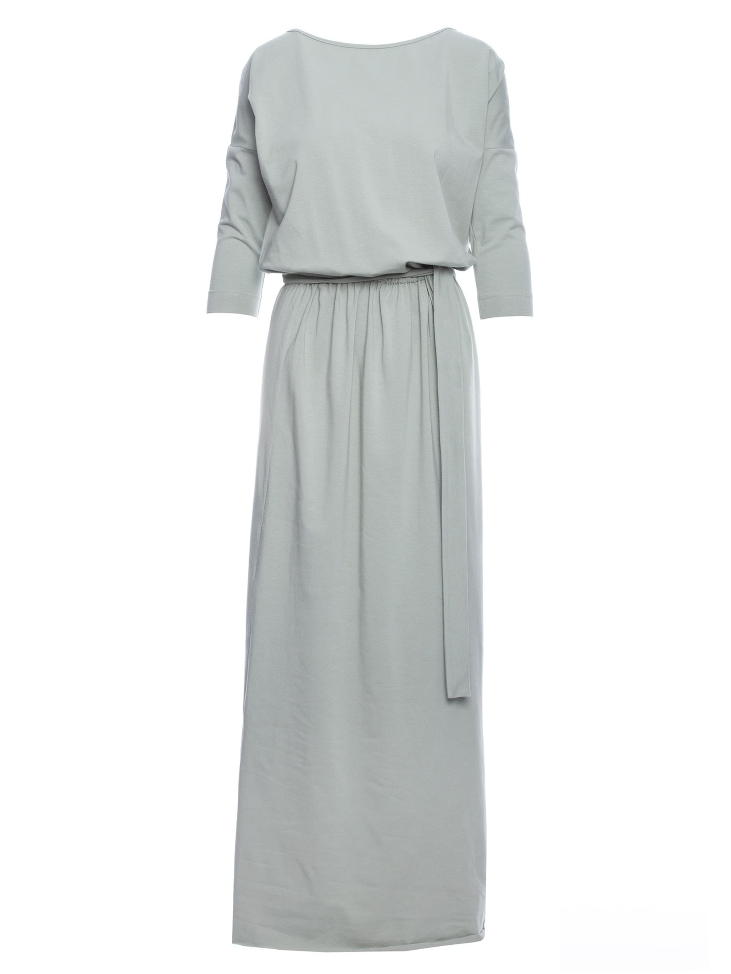 Rochie de la made of emotion pe verde: față