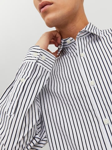 JACK & JONES - Ajuste confortable Camisa 'Bill' en blanco