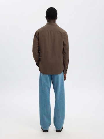 SELECTED Regular Fit Hemd 'SLHREGNOAH' in Braun