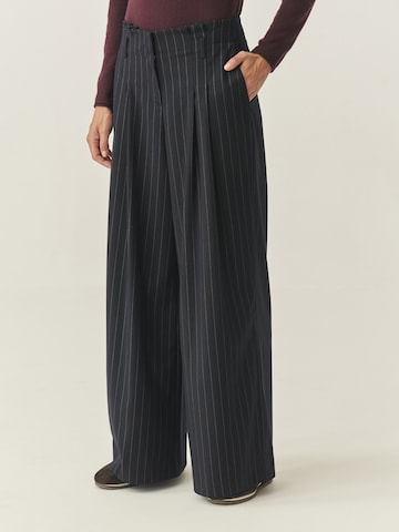Wide leg Pantaloni con pieghe 'New York' di TATUUM in blu: frontale