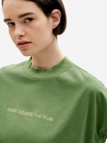 Thinking MU Футболка 'HERES COMES THE SUN' в Зеленый