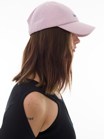 Casquette 'Katrin' ABOUT YOU x Laura Giurcanu en rose