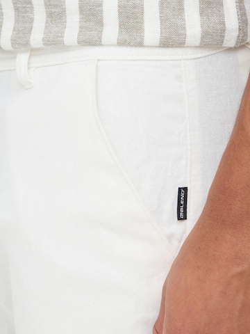 Regular Pantalon chino ' BHLikan ' BLEND en blanc