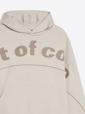 Bershka Sweatshirt 'OUT OF CORE' i grå