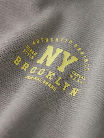 NAME IT Sweatshirt 'NKMOLAF' in Grey