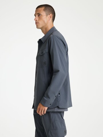 Coupe regular Chemise 'Stryke PRO' CHASIN' en gris