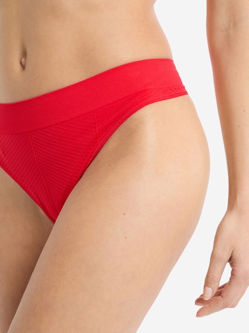 String 'Effortless' di ETAM in rosso