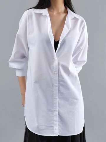 Busem - Blusa em branco