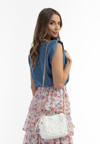 faina Pouch in White