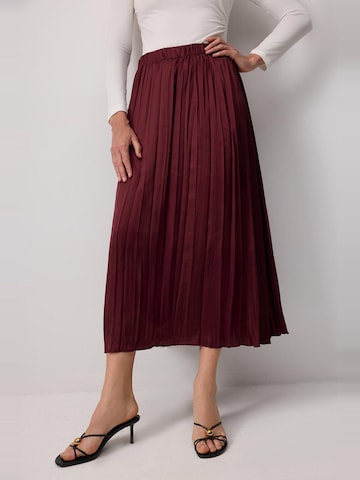 Touche Prive Skirt in Red