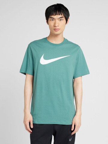 Nike Sportswear - Camisa 'Swoosh' em verde: frente