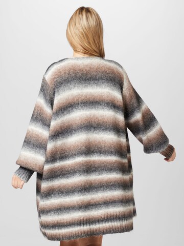 KAFFE CURVE Cardigan 'Andrea' i brun