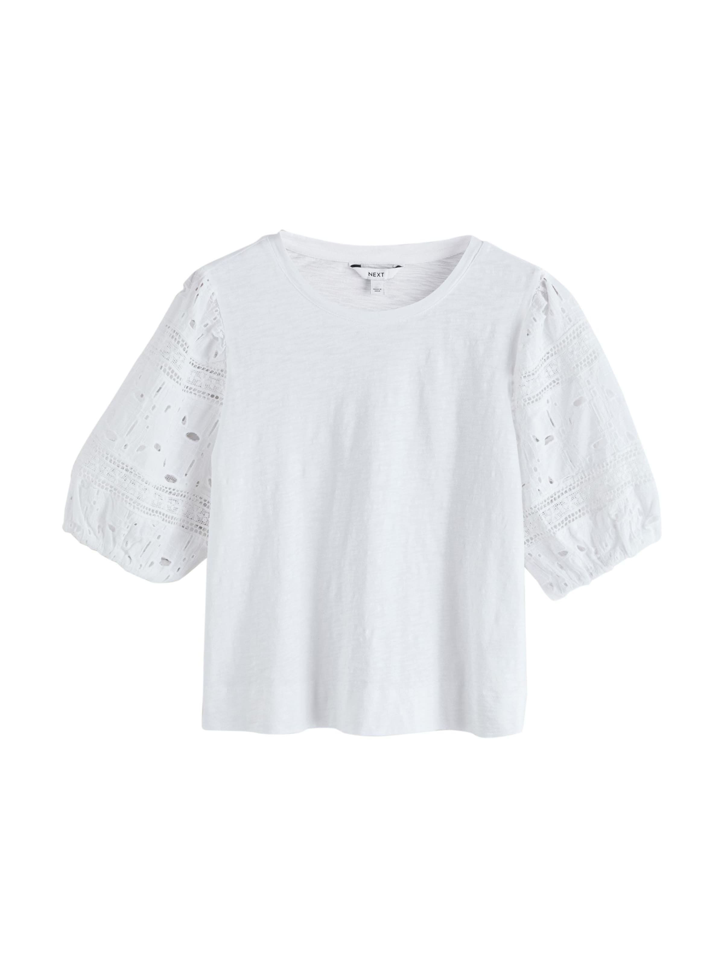 Tricou de la Next pe alb: față