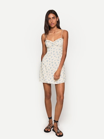 Bershka Sommarklänning i vit