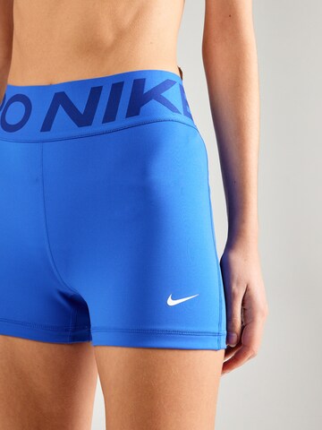 Skinny Pantaloni sportivi di NIKE in blu