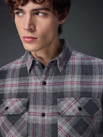 Next - Ajuste regular Camisa en gris