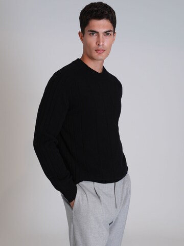 Lufian Sweater in Black