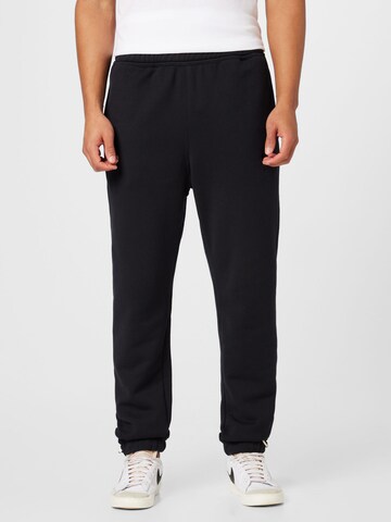 Nike Sportswear Tapered Broek 'Air' in Zwart: voorkant