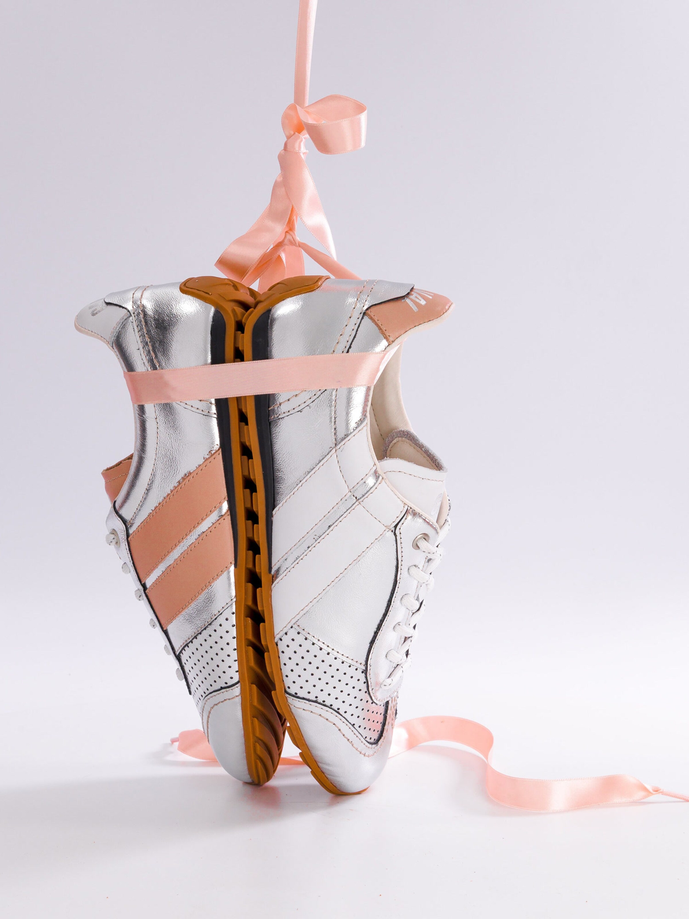 Caval - Sapatilhas slip-on ' BALLET ' em prata: abaixo